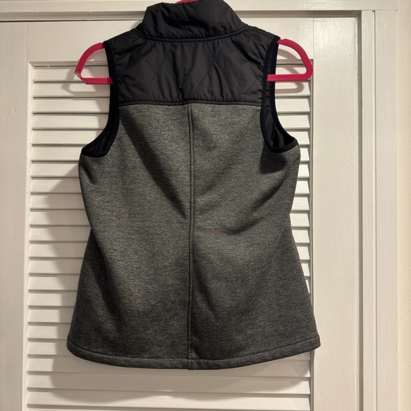 Oakley Women’s Hydrofree Puffer Vest Size Small - Picture 3 of 3